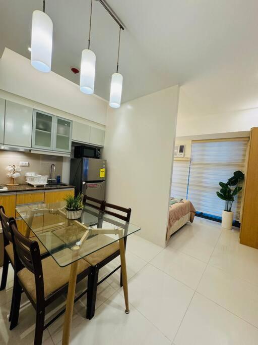 Staycation In Mckinley Walking Distance To Venice Mall Apartment *