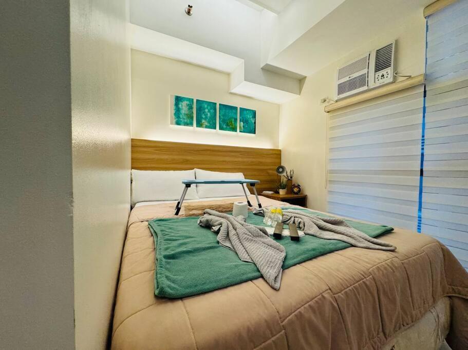 Staycation In Mckinley Walking Distance To Venice Mall Manila