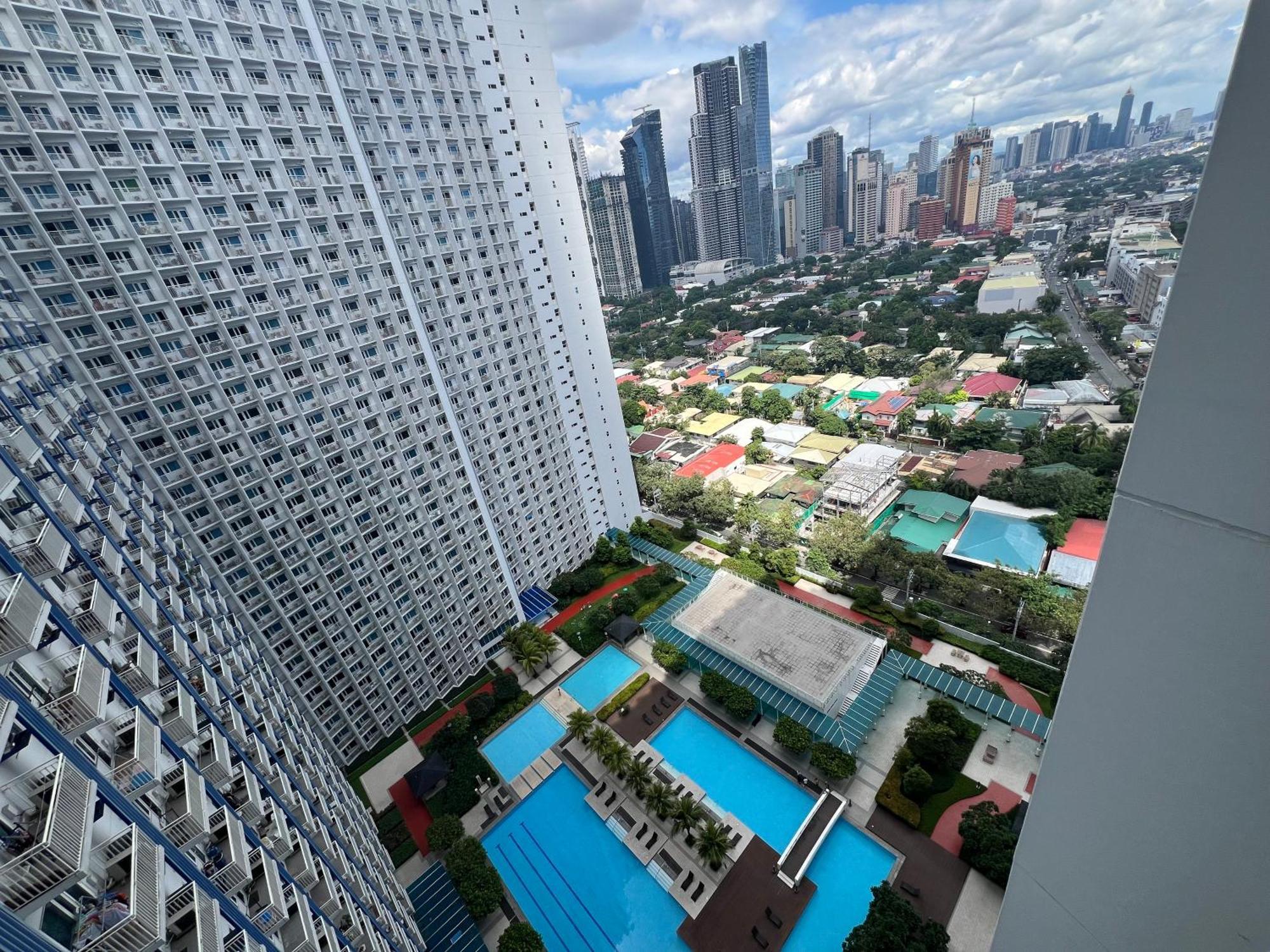 Apartment Cozy 1 Bedroom Makati With Balcony Wifi