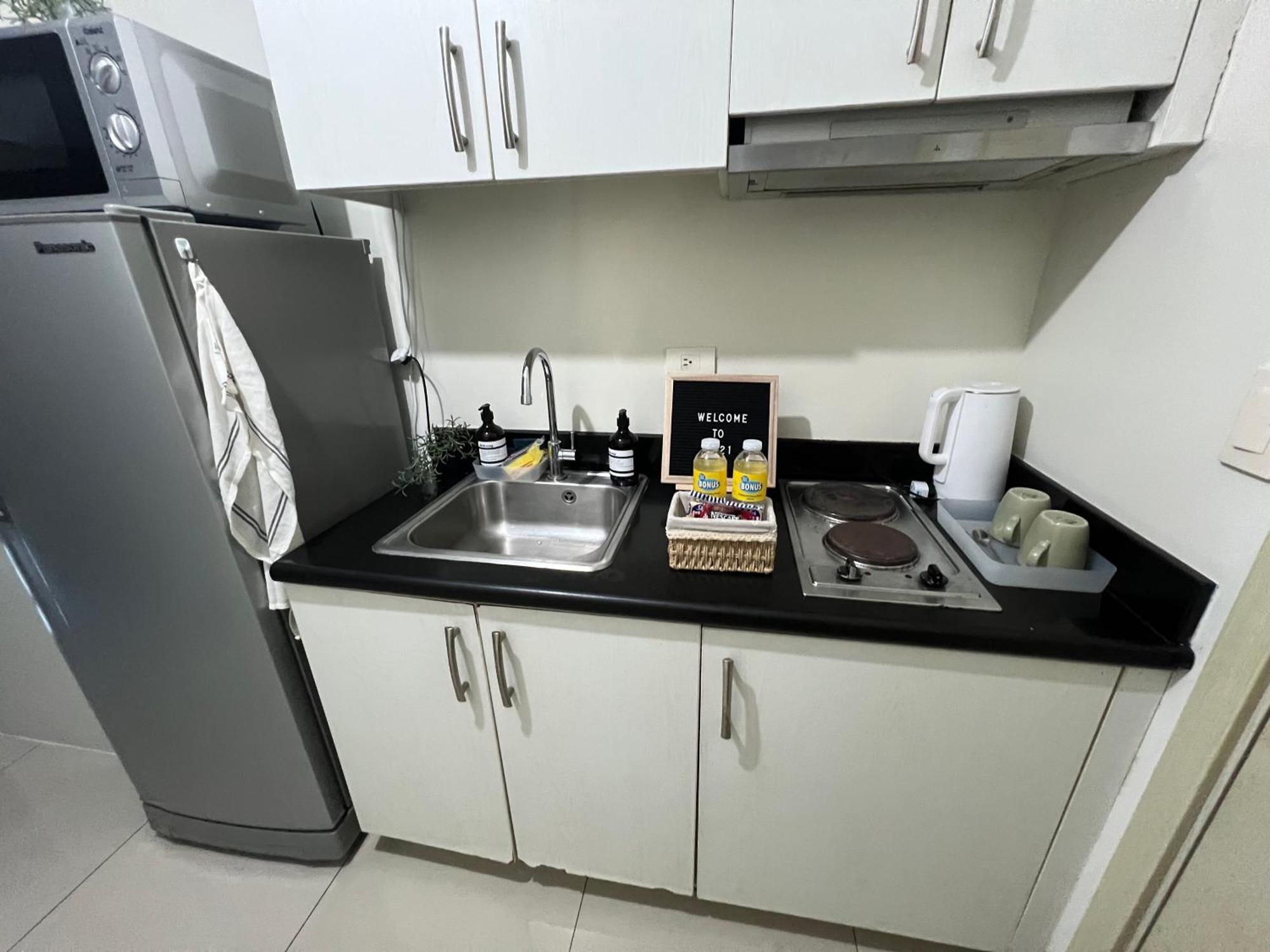 Apartment Cozy 1 Bedroom Makati With Balcony Wifi *