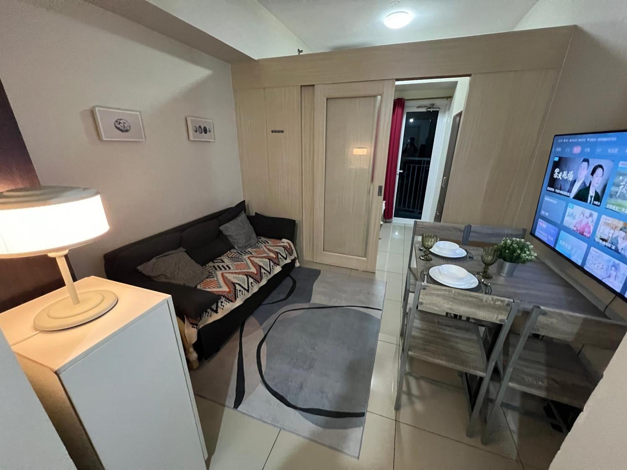Apartment Cozy 1 Bedroom Makati With Balcony Wifi *
