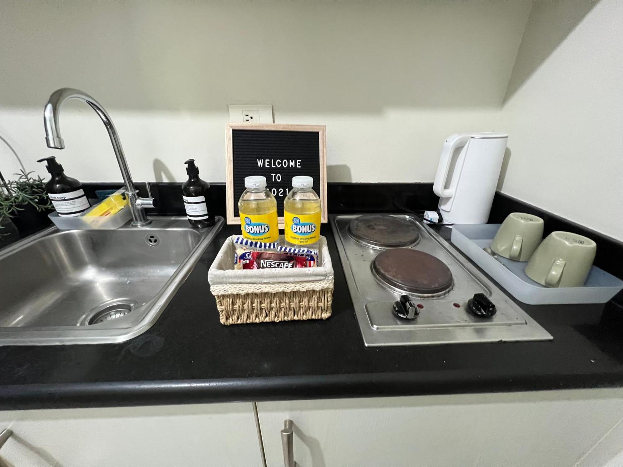 Cozy 1 Bedroom Makati With Balcony Wifi Apartment Manila