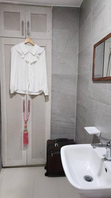 Coquette Vibes Close To Cubao's Araneta Center Apartment