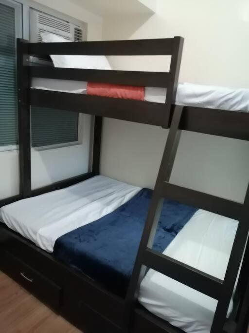 Apartment Cozy Beside Mall,mrtboniedsa Manila
