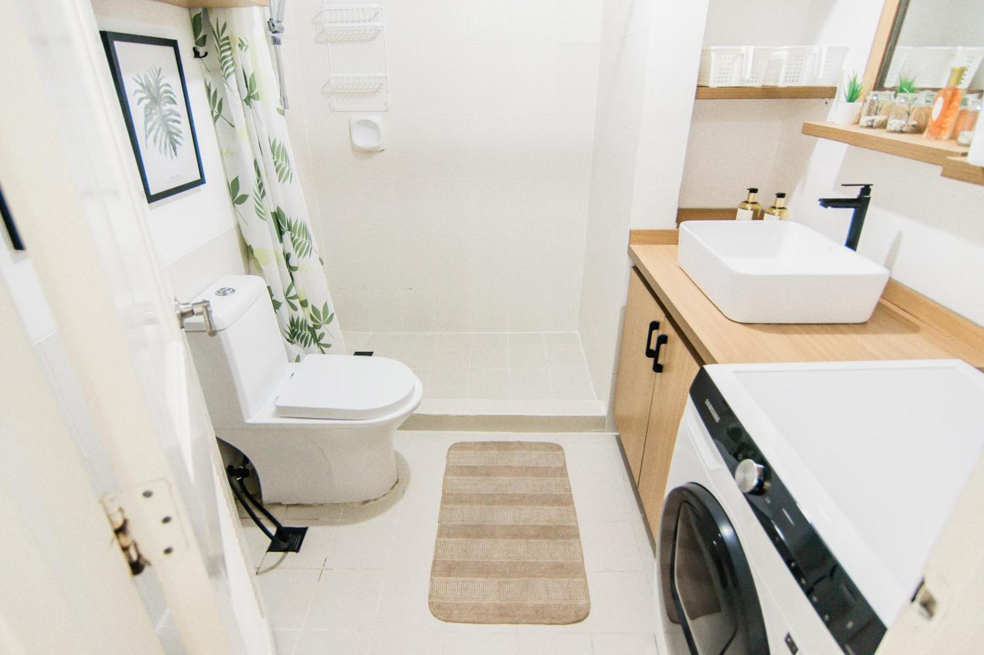 Excellent Location 2 Bdrm Homey Wifi Near Airport *