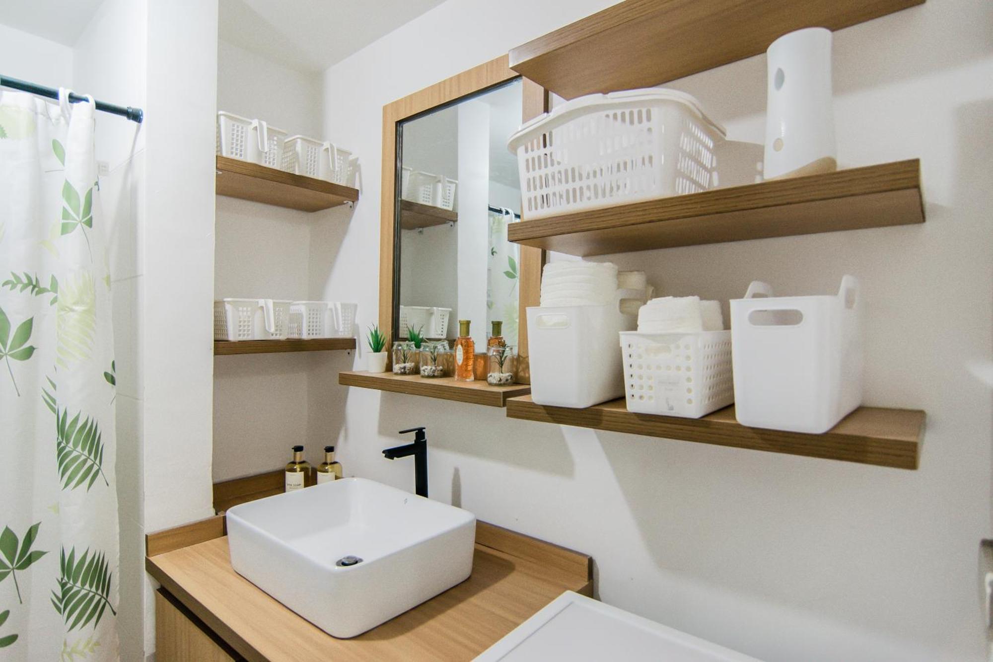 Excellent Location 2 Bdrm Homey Wifi Near Airport *