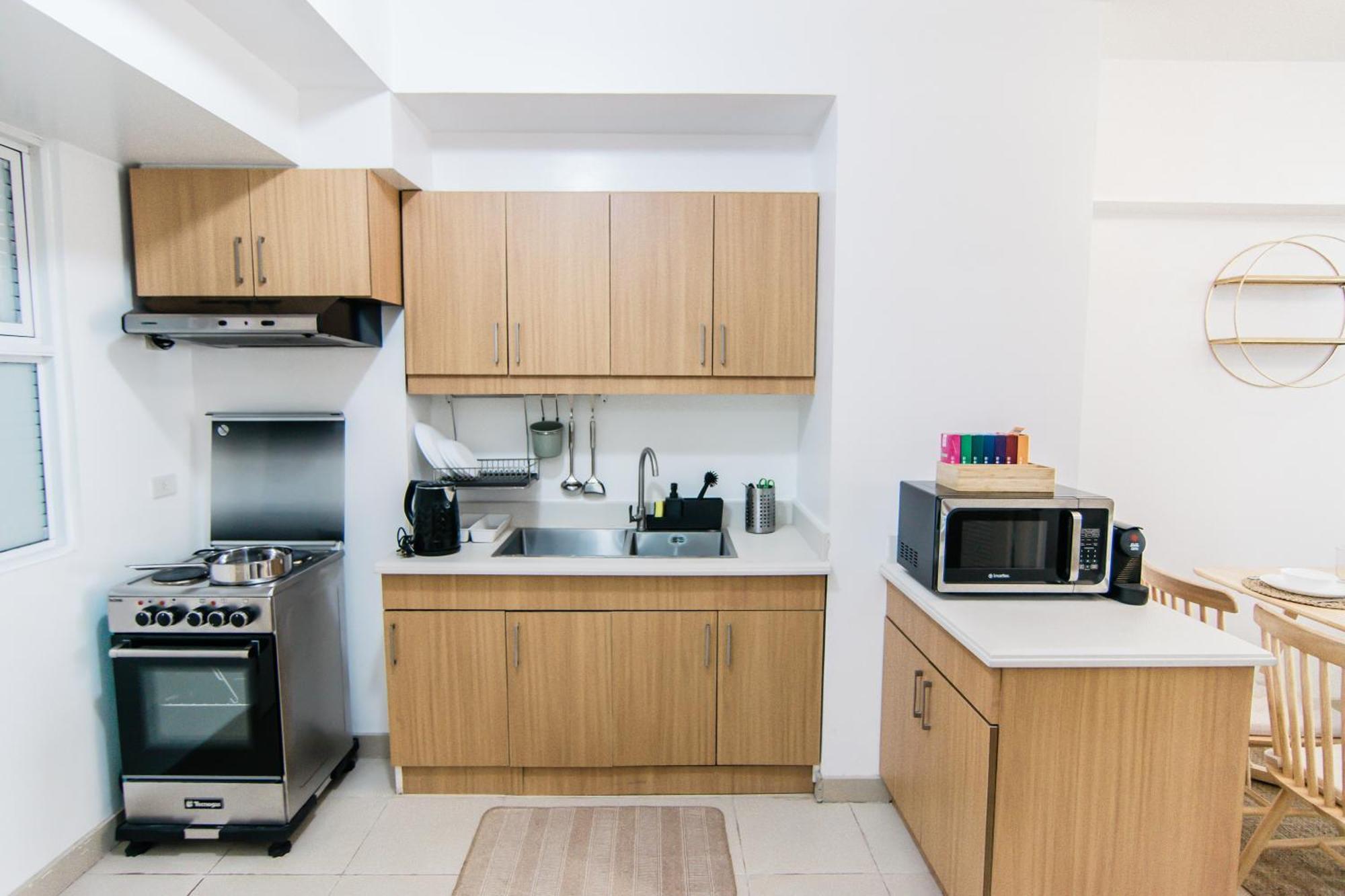 Excellent Location 2 Bdrm Homey Wifi Near Airport Apartment *