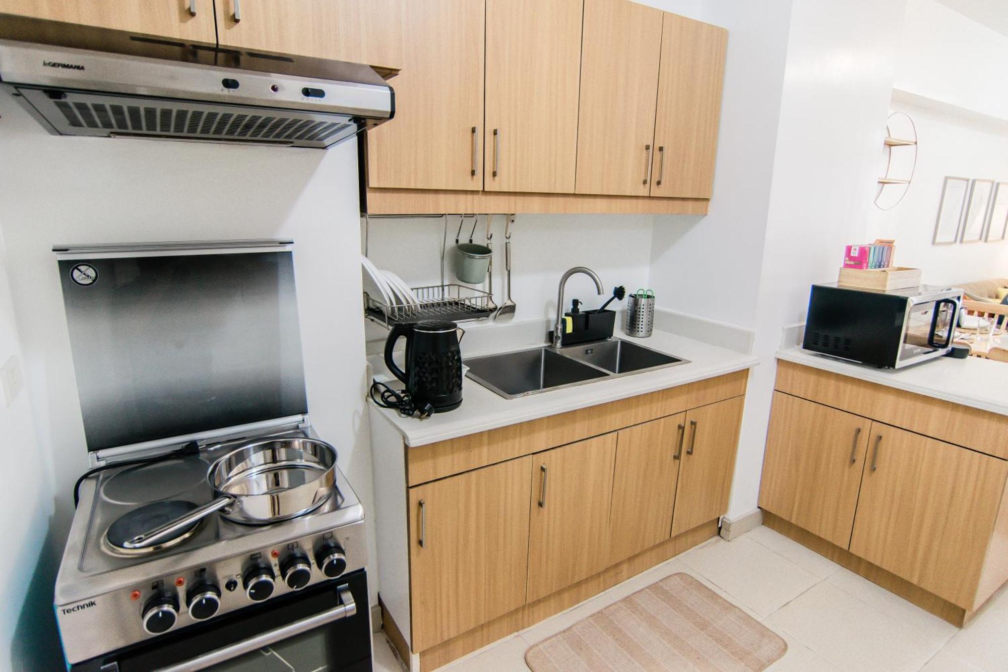 Excellent Location 2 Bdrm Homey Wifi Near Airport *