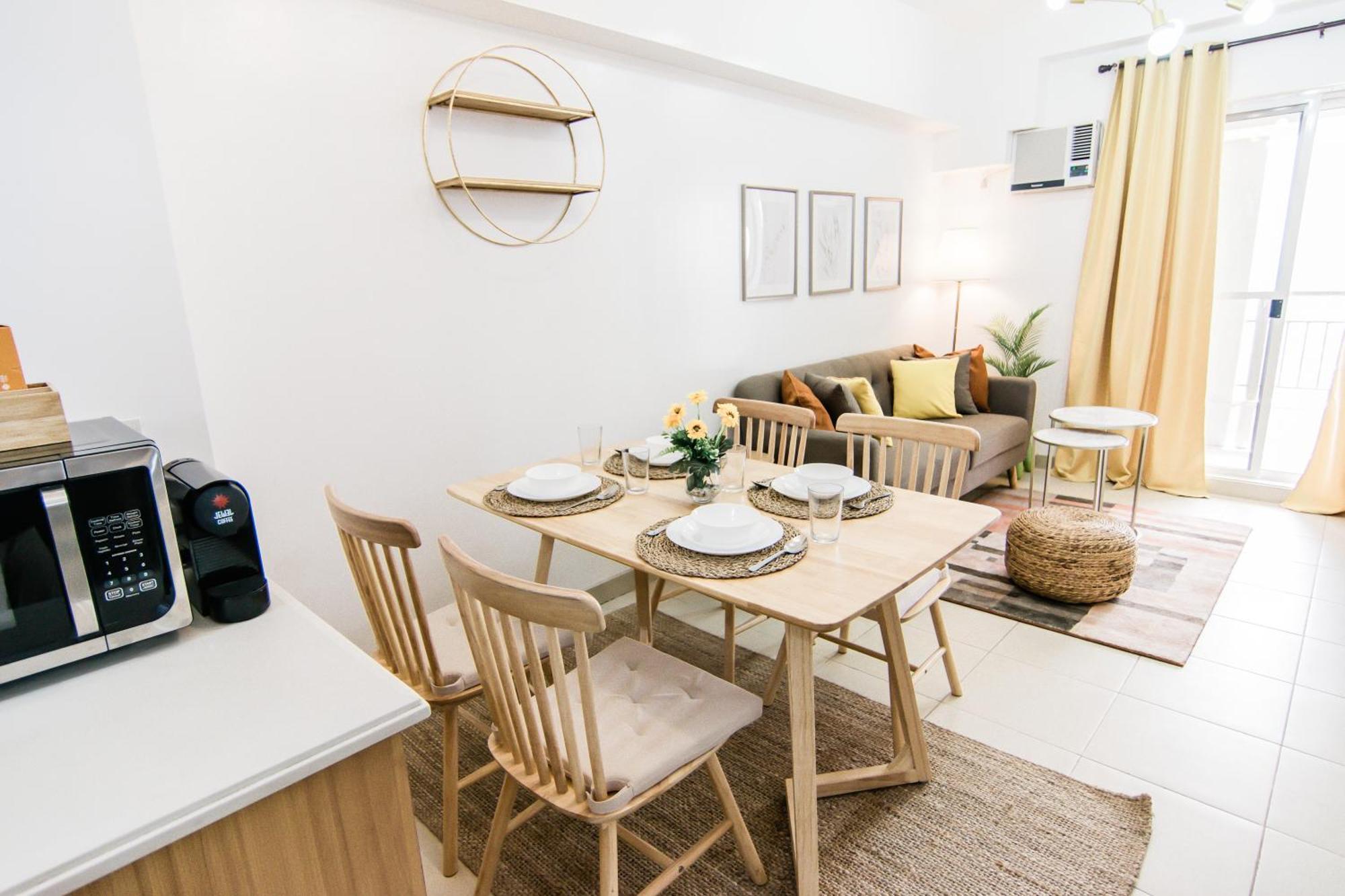 Excellent Location 2 Bdrm Homey Wifi Near Airport *