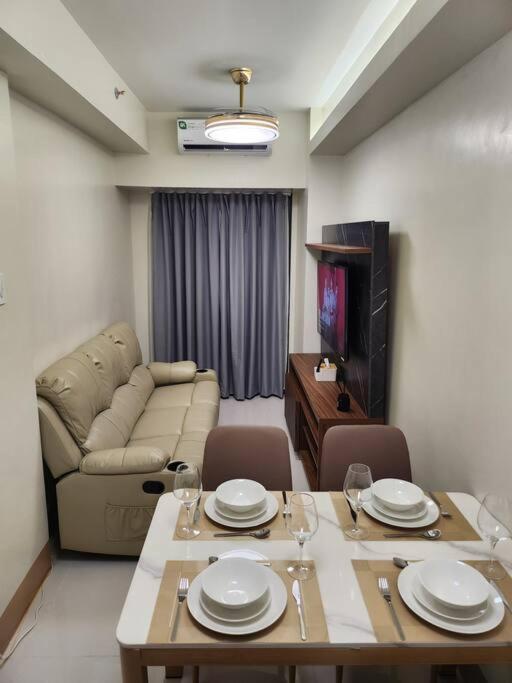 Mocha Flat At Shore 3 Tower 4 * Manila