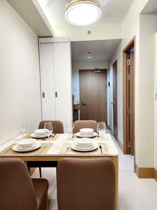 Mocha Flat At Shore 3 Tower 4 Manila