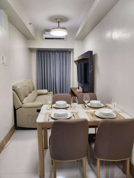 Mocha Flat At Shore 3 Tower 4 Apartment Manila