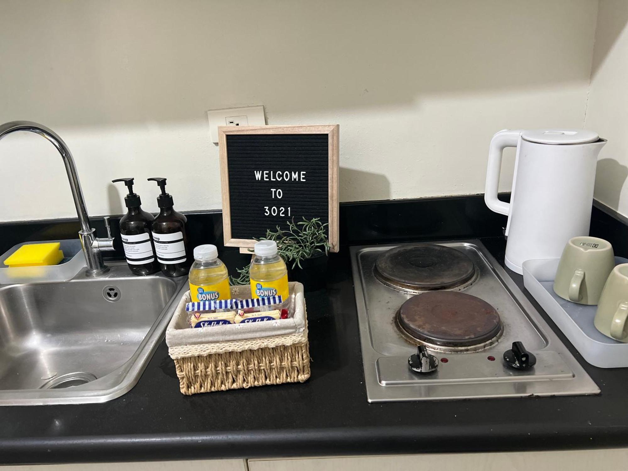 Apartment Cozy 1 Bedroom Makati With Balcony Wifi *