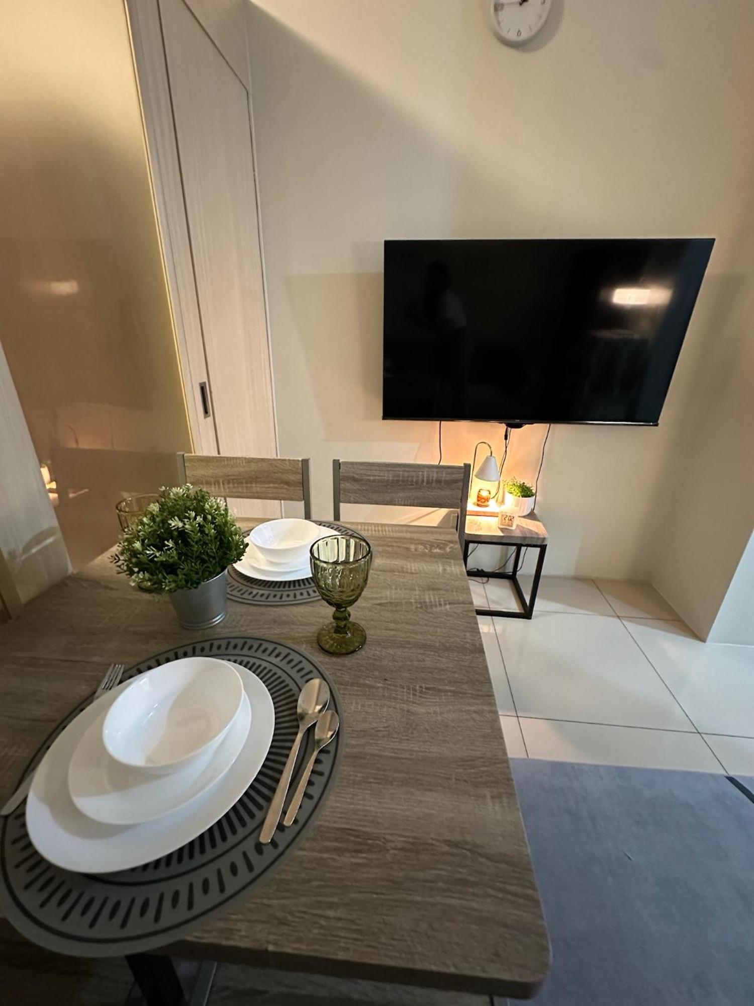 Cozy 1 Bedroom Makati With Balcony Wifi