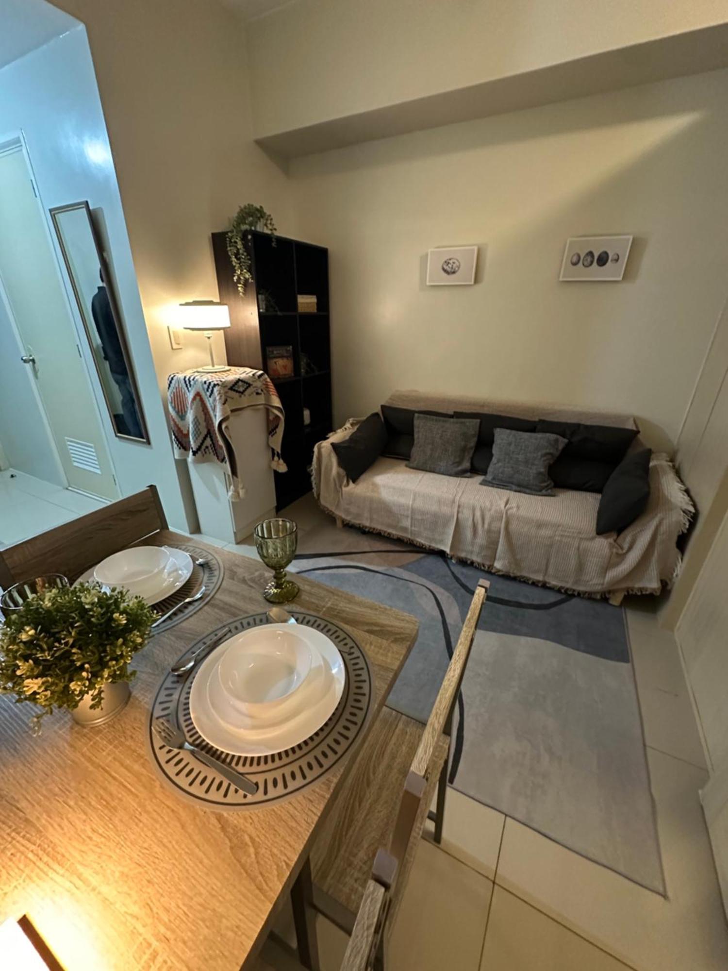 Cozy 1 Bedroom Makati With Balcony Wifi Apartment *