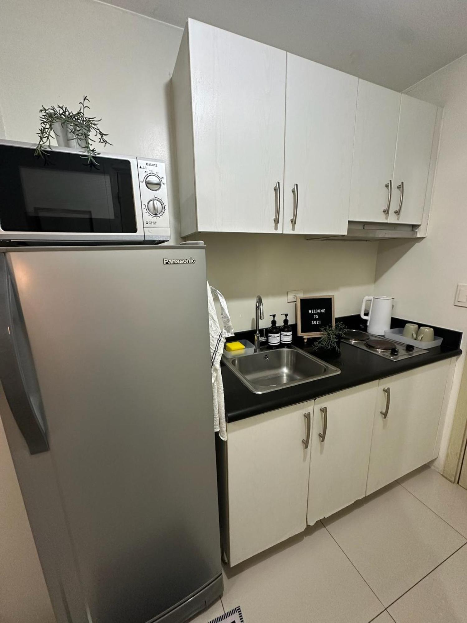 Apartment Cozy 1 Bedroom Makati With Balcony Wifi