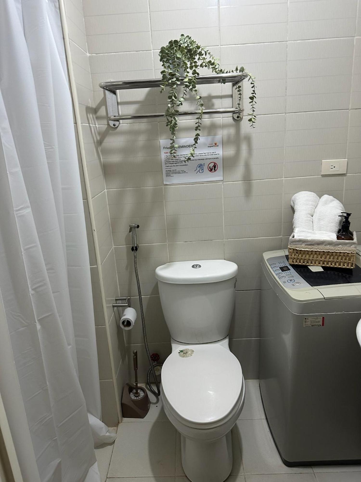 Apartment Cozy 1 Bedroom Makati With Balcony Wifi *