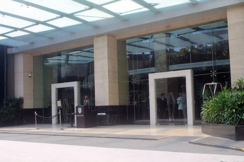 Flat In Gramercy Makati With Netflix *