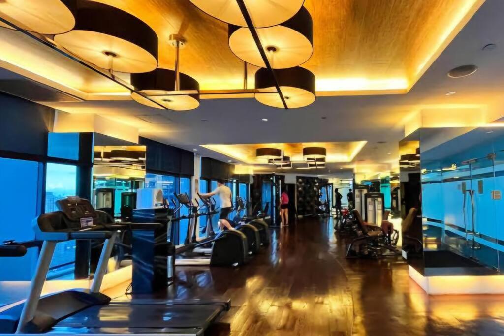 Apartment Flat In Gramercy Makati With Netflix