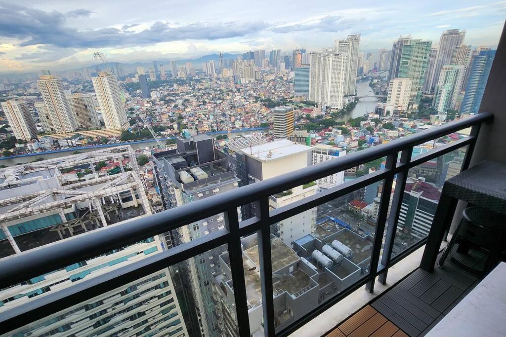 Flat In Gramercy Makati With Netflix Apartment Manila