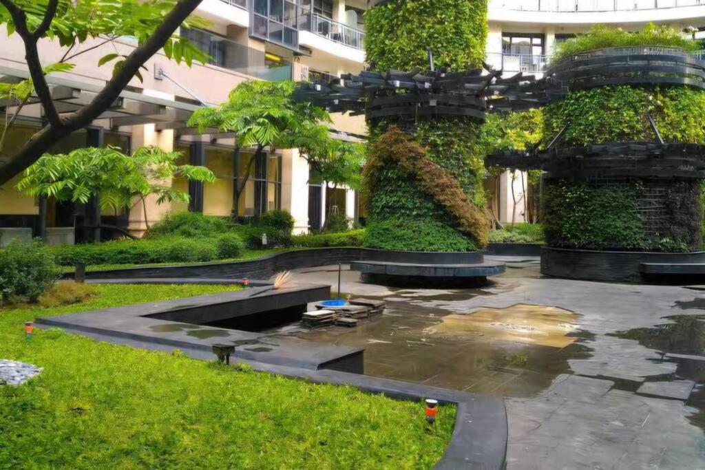 Flat In Gramercy Makati With Netflix Apartment