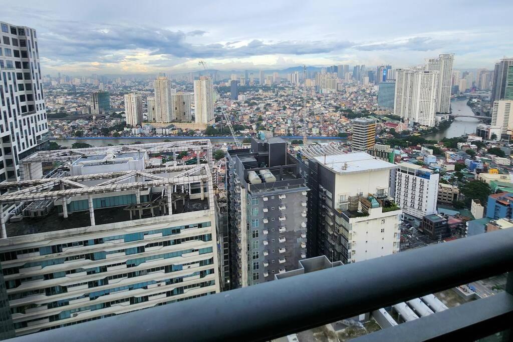 Flat In Gramercy Makati With Netflix Apartment *