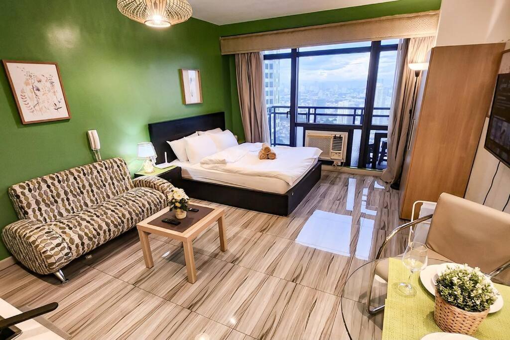 Flat In Gramercy Makati With Netflix Manila
