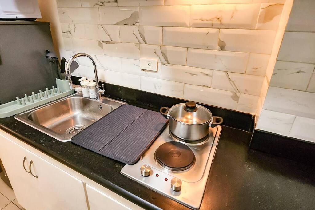 Apartment Pool Side 1br In Makati Manila