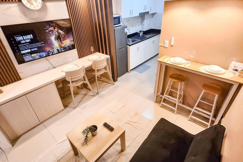 Pool Side 1br In Makati Manila