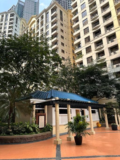 The Grey Loft Elegant Bgc Apartment