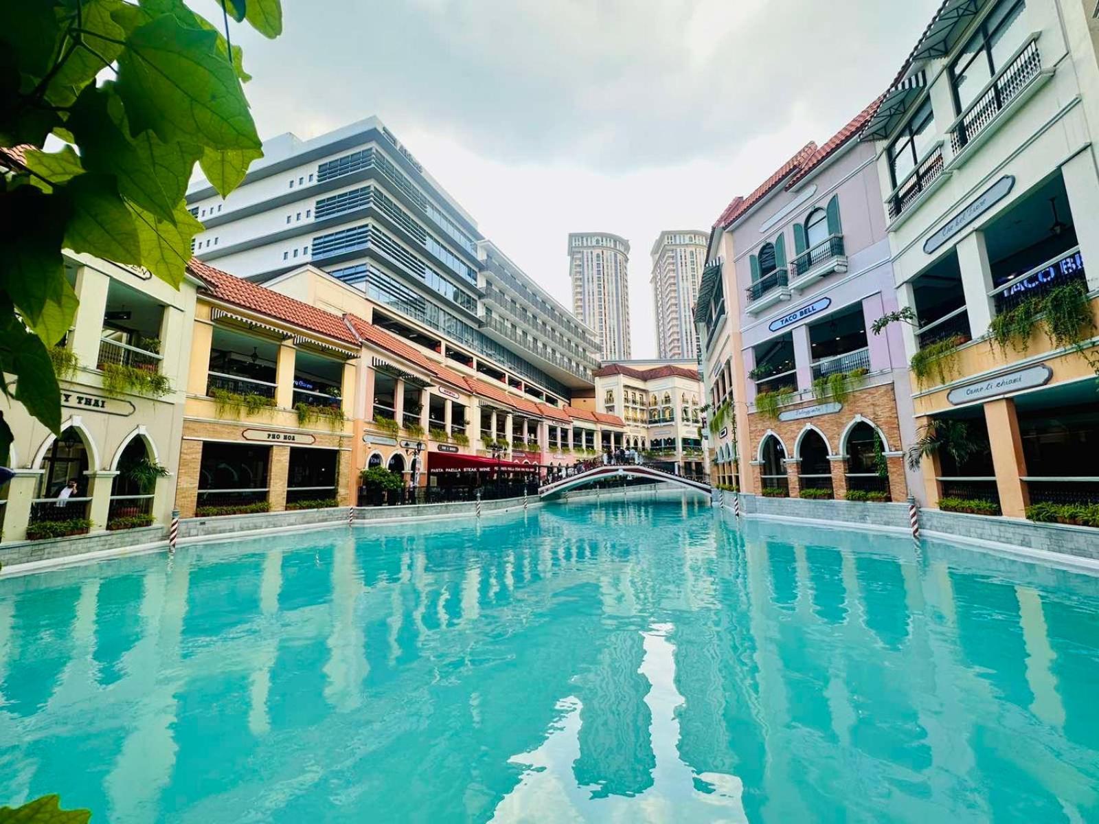 2 Bedrooms & 2 Bathrooms At Bgc Taguig Mckinley By Venice Grand Canal Mall Apartment Manila