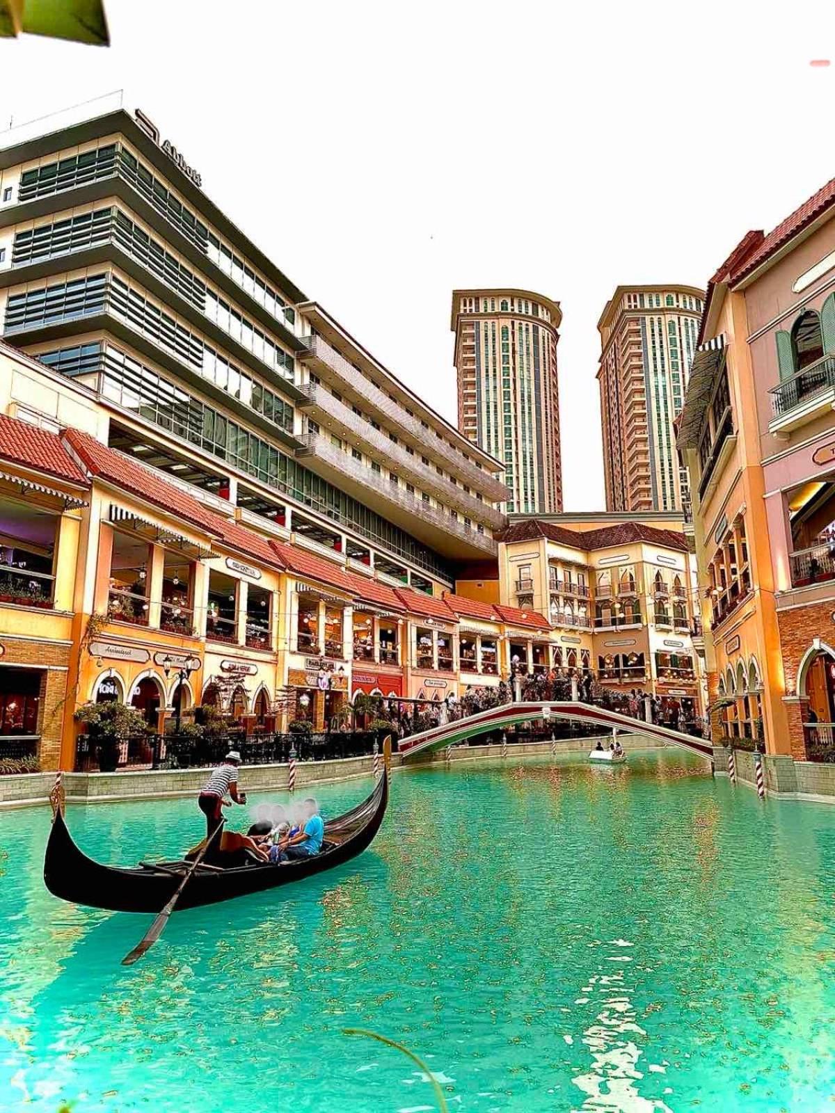 Apartment 2 Bedrooms & 2 Bathrooms At Bgc Taguig Mckinley By Venice Grand Canal Mall Manila