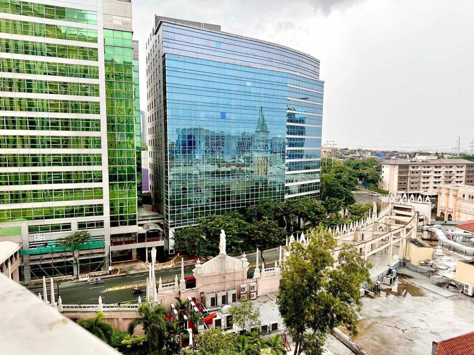 2 Bedrooms & 2 Bathrooms At Bgc Taguig Mckinley By Venice Grand Canal Mall Manila