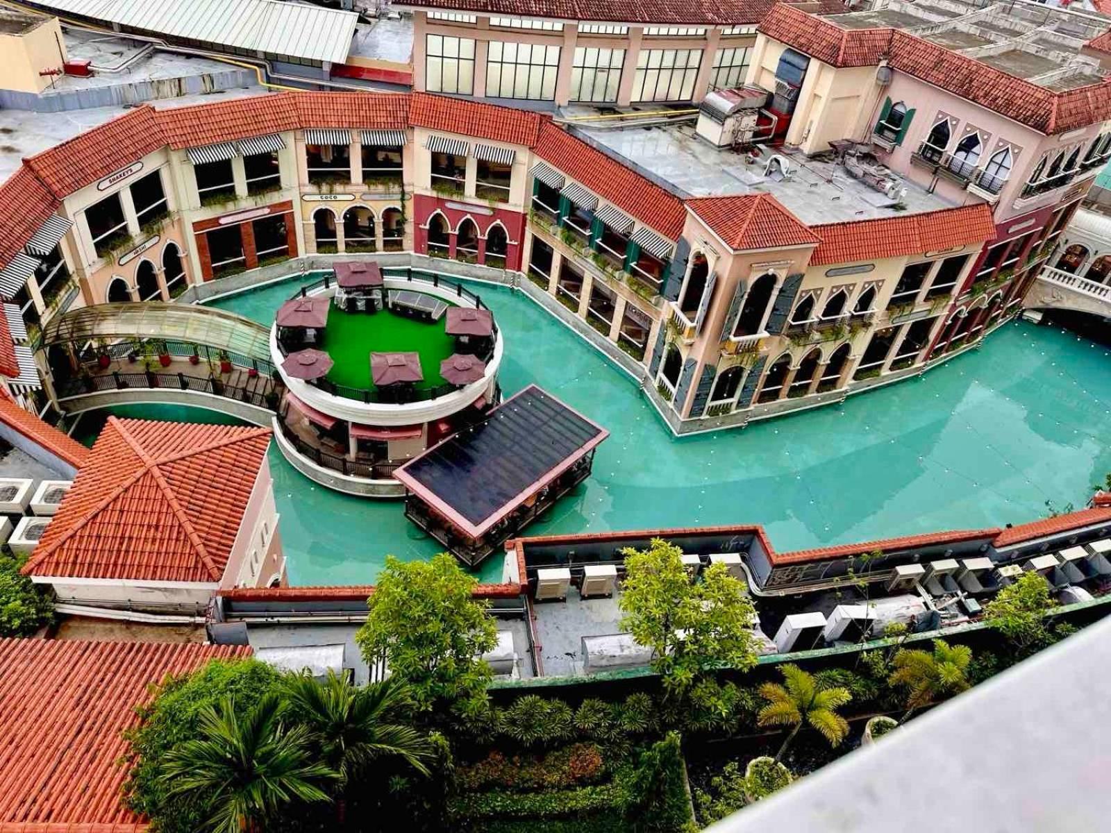 2 Bedrooms & 2 Bathrooms At Bgc Taguig Mckinley By Venice Grand Canal Mall * Manila