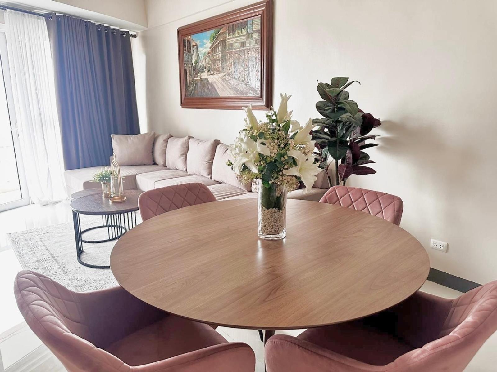 Apartment 2 Bedrooms & 2 Bathrooms At Bgc Taguig Mckinley By Venice Grand Canal Mall Manila