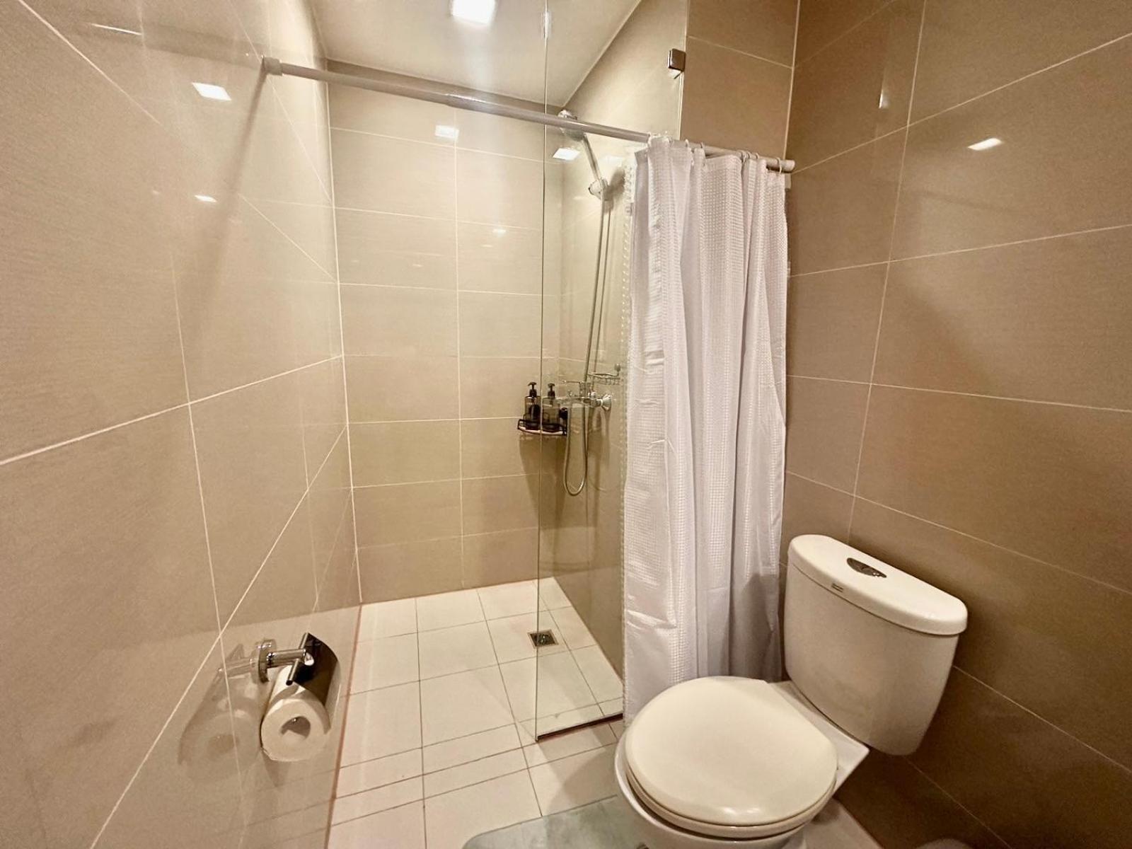 2 Bedrooms & 2 Bathrooms At Bgc Taguig Mckinley By Venice Grand Canal Mall Manila