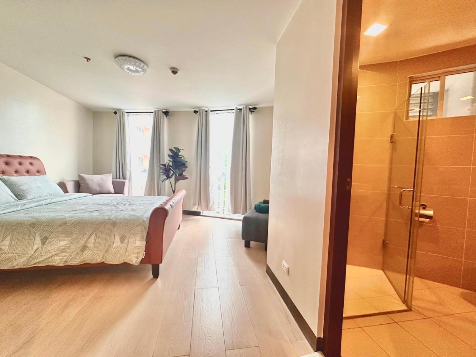 2 Bedrooms & 2 Bathrooms At Bgc Taguig Mckinley By Venice Grand Canal Mall Apartment