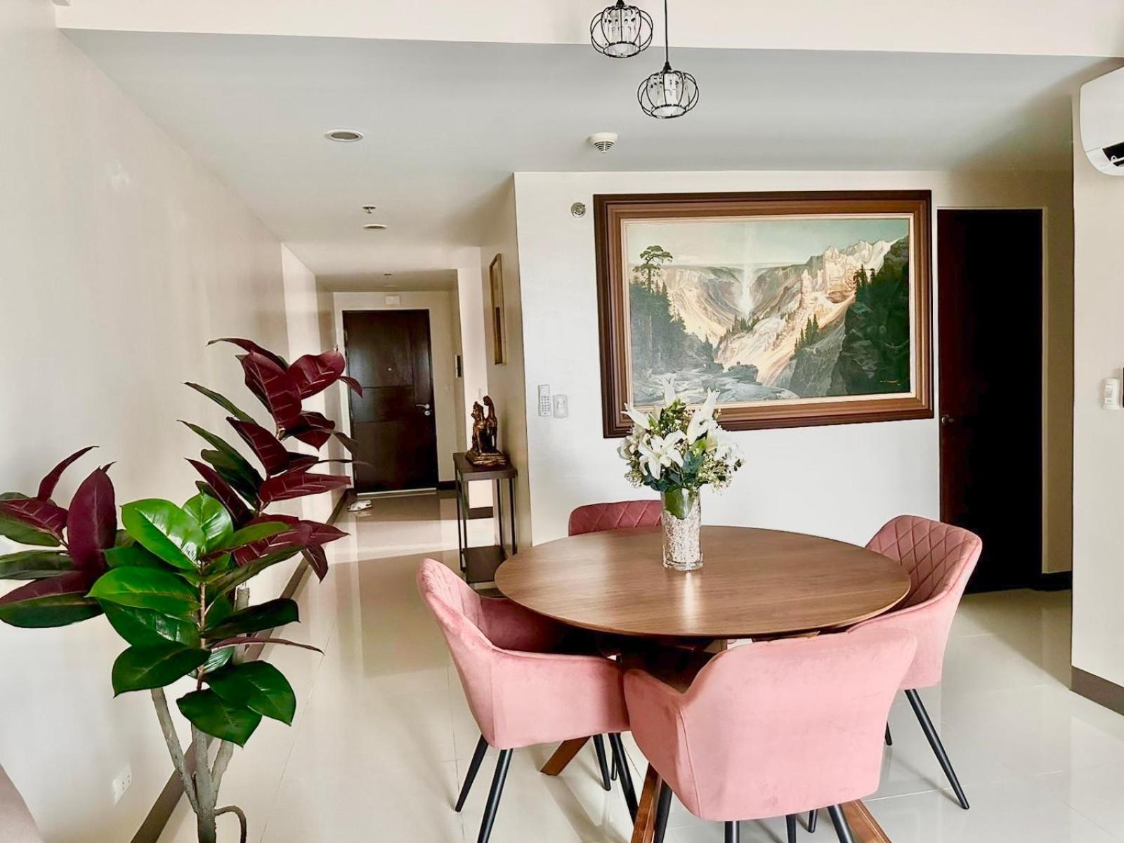2 Bedrooms & 2 Bathrooms At Bgc Taguig Mckinley By Venice Grand Canal Mall Manila
