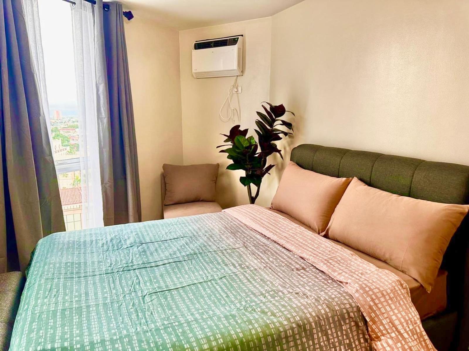 2 Bedrooms & 2 Bathrooms At Bgc Taguig Mckinley By Venice Grand Canal Mall Apartment Manila