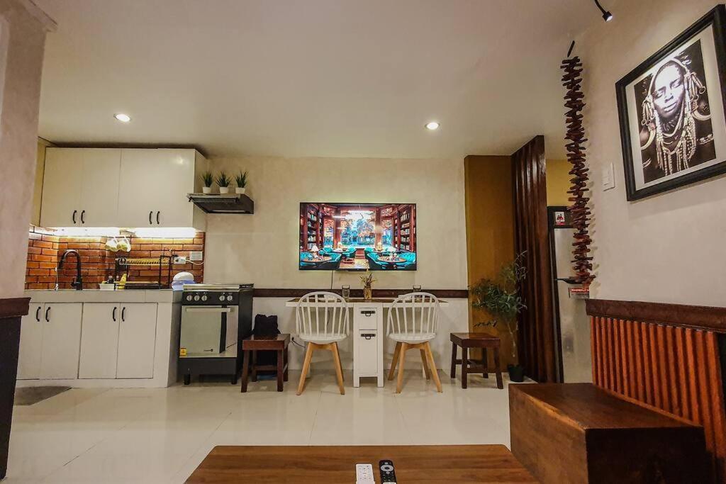 Ella 2 Bedroom Near Sm North And Waltermart Munoz Manila