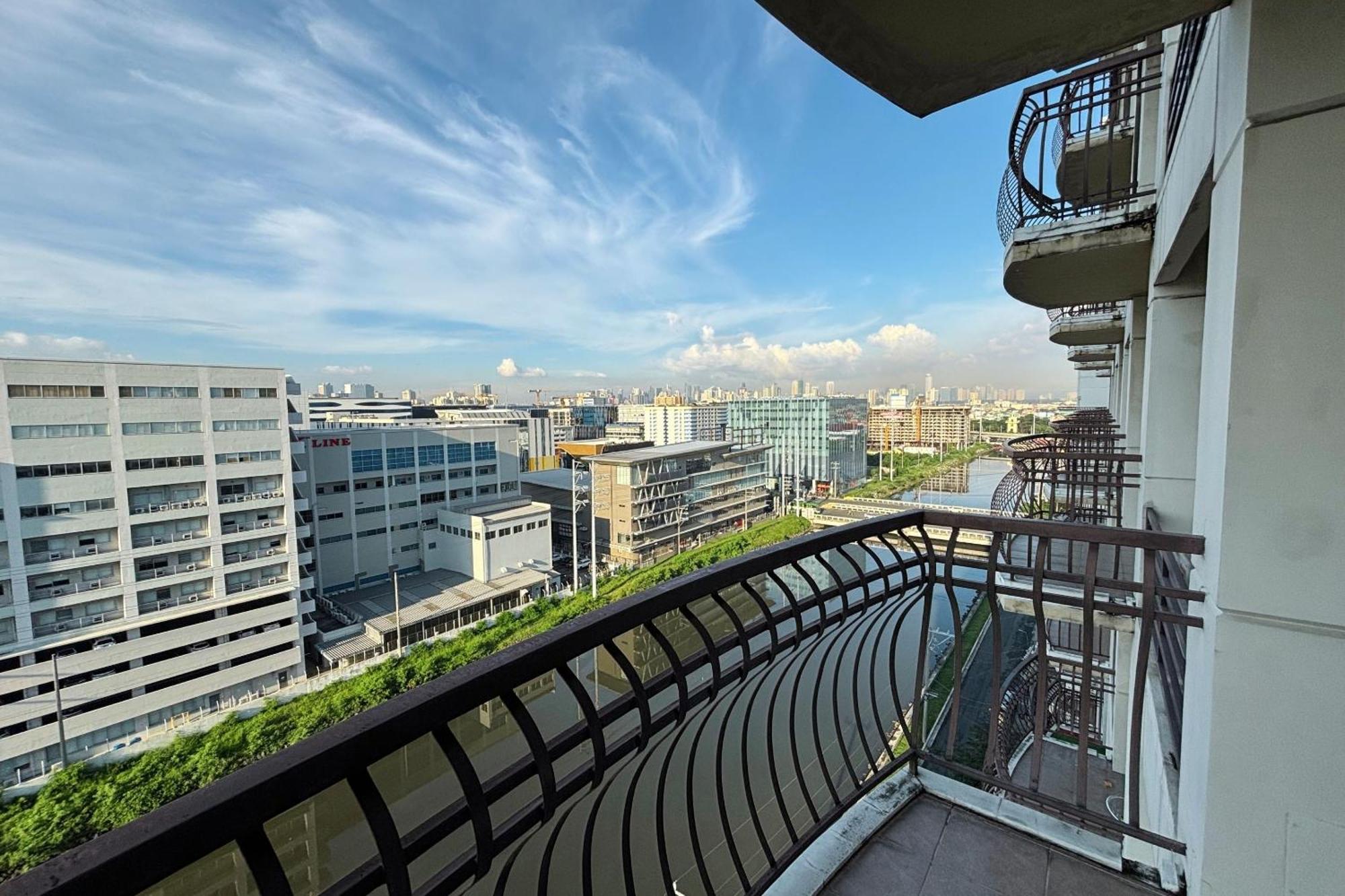 Extremeli Powered By Cocotel Apartment Manila