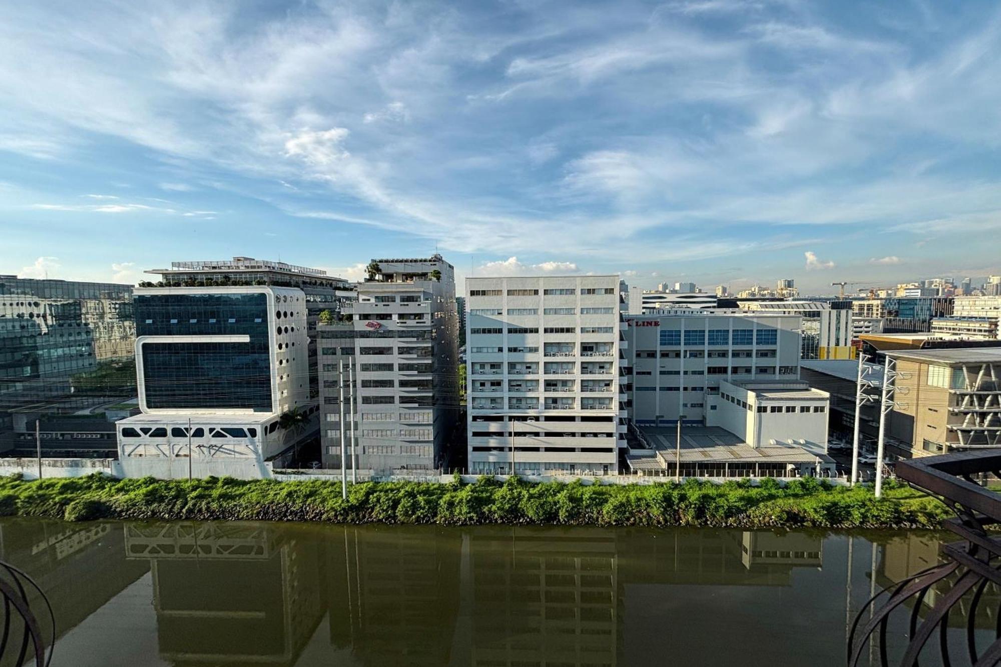 Extremeli Powered By Cocotel Apartment Manila