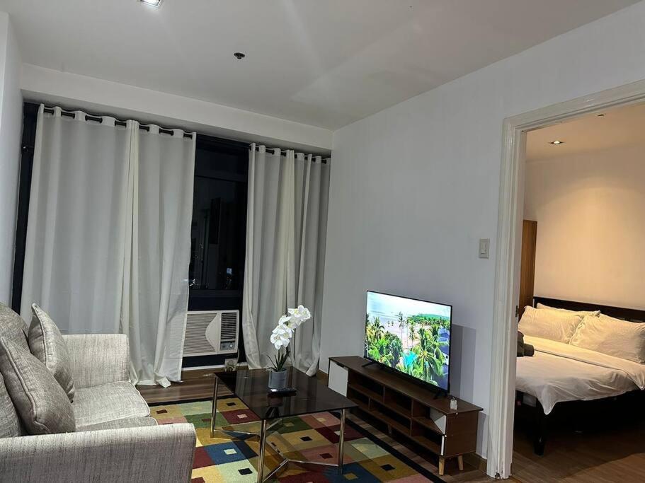 Apartment Spacious Corner 1 Bedroom With Balcony Gramercy *