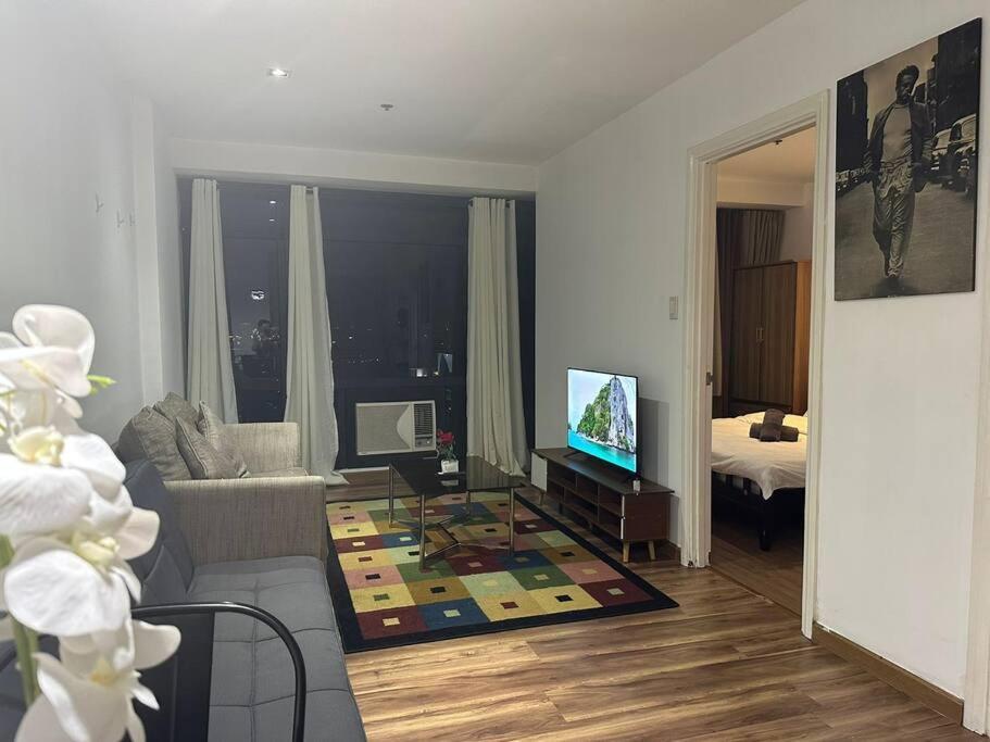 Apartment Spacious Corner 1 Bedroom With Balcony Gramercy
