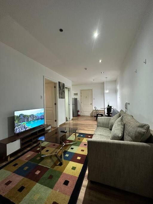 Spacious Corner 1 Bedroom With Balcony Gramercy * Manila