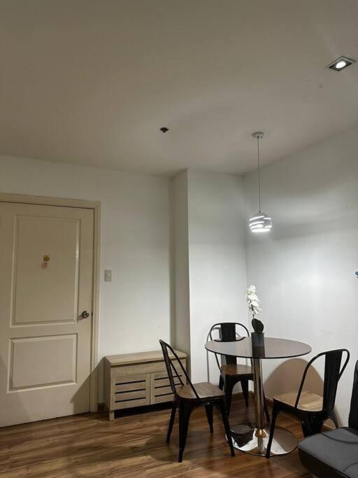 Apartment Spacious Corner 1 Bedroom With Balcony Gramercy *