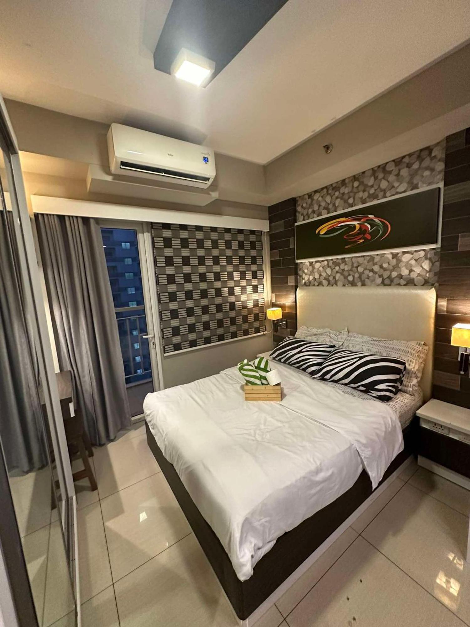 Shell Residences Near Mall Of And Airport Apartment