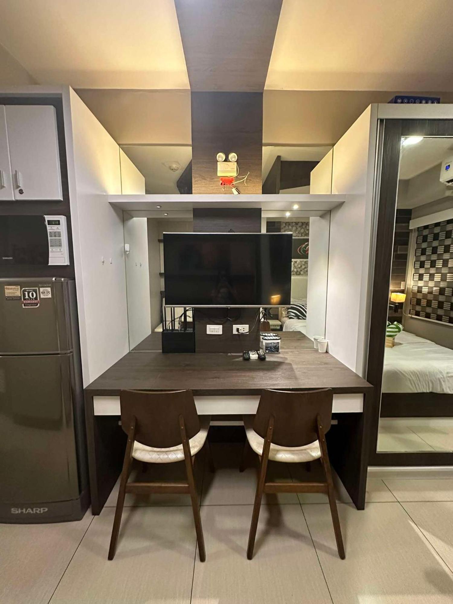 Apartment Shell Residences Near Mall Of And Airport *