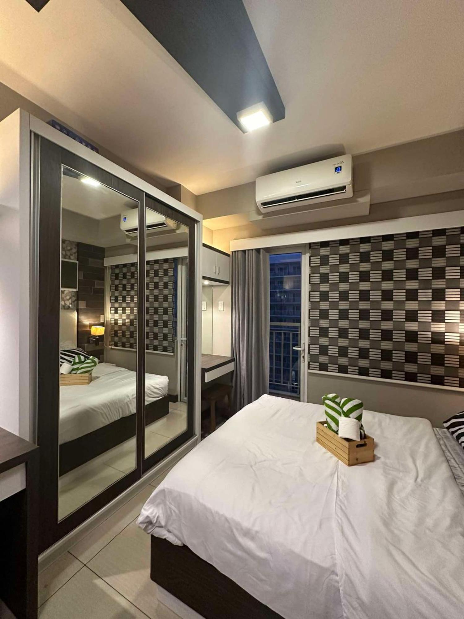 Shell Residences Near Mall Of And Airport Apartment
