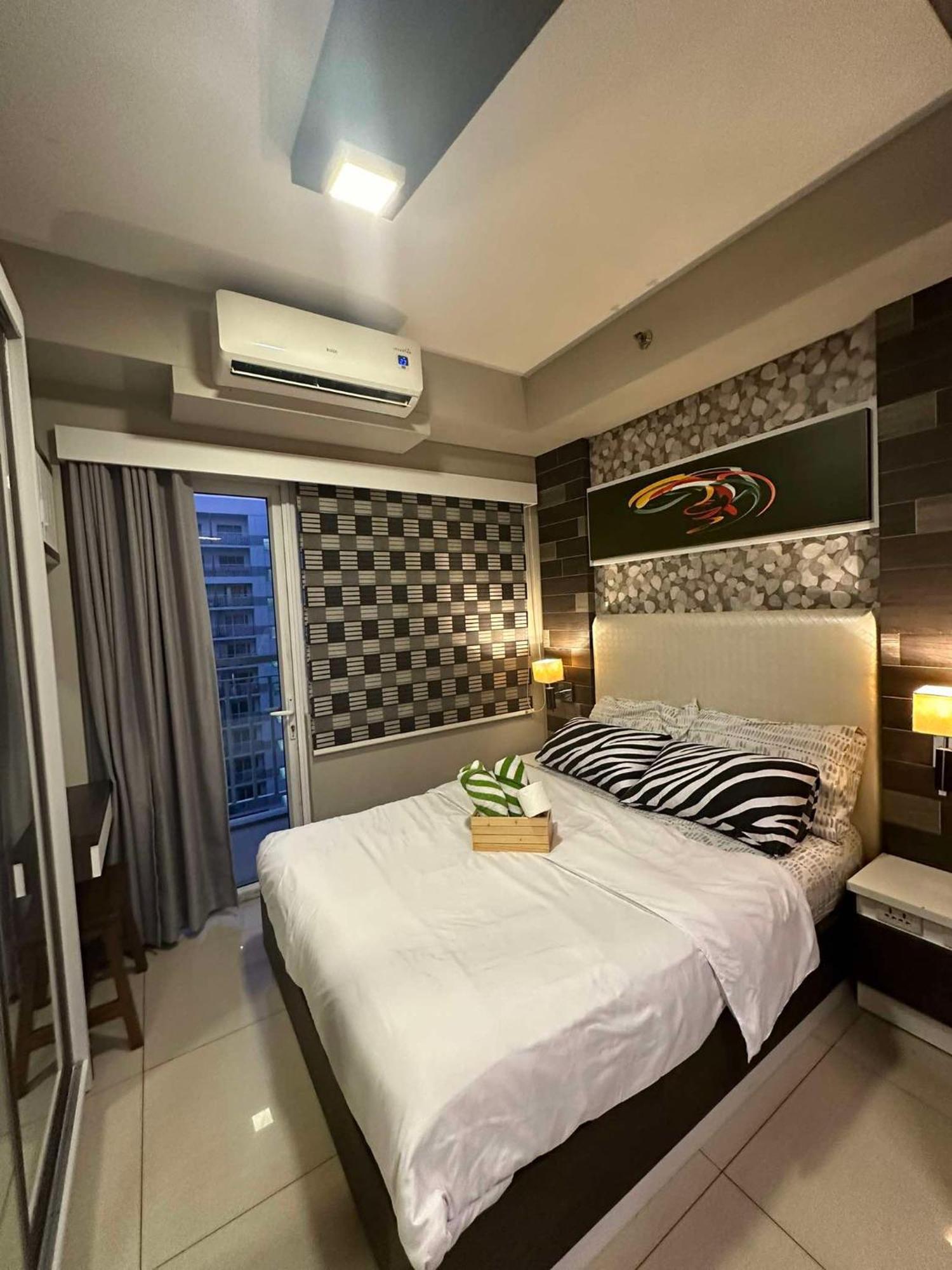 Shell Residences Near Mall Of And Airport Apartment